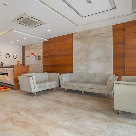 Vaccinated Staff- Townhouse Oak Hotel Silvotel Indore Zewnętrze zdjęcie
