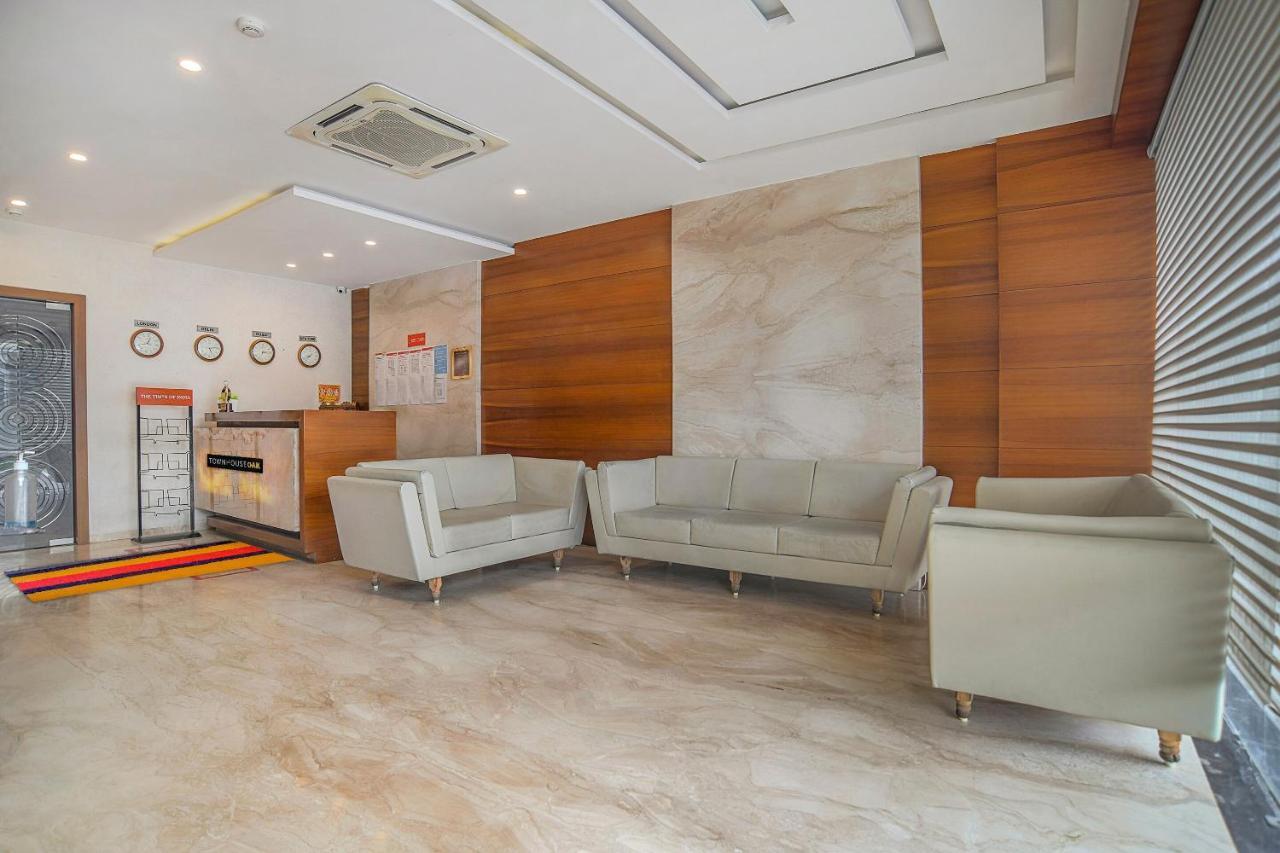 Vaccinated Staff- Townhouse Oak Hotel Silvotel Indore Zewnętrze zdjęcie