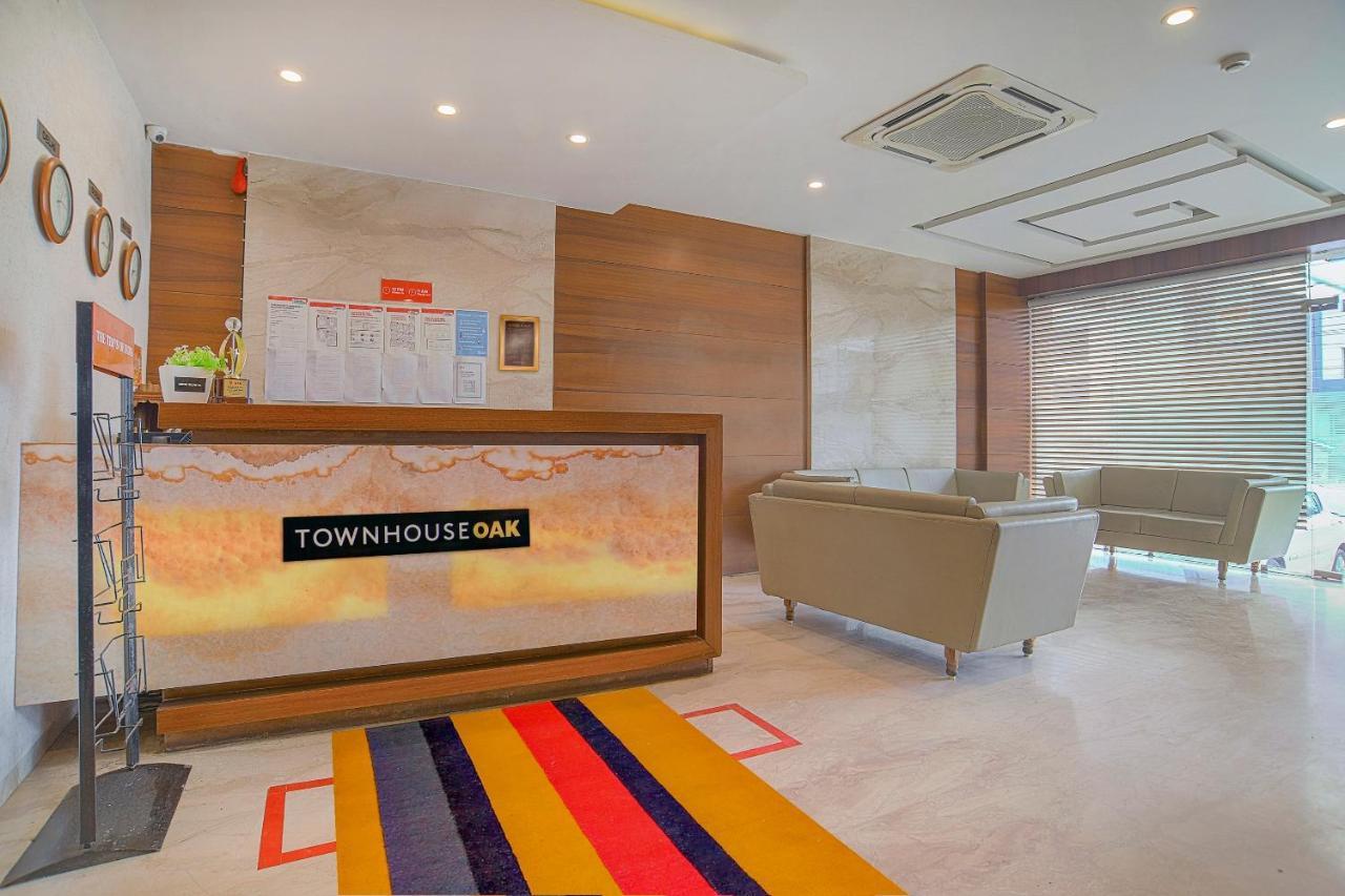Vaccinated Staff- Townhouse Oak Hotel Silvotel Indore Zewnętrze zdjęcie