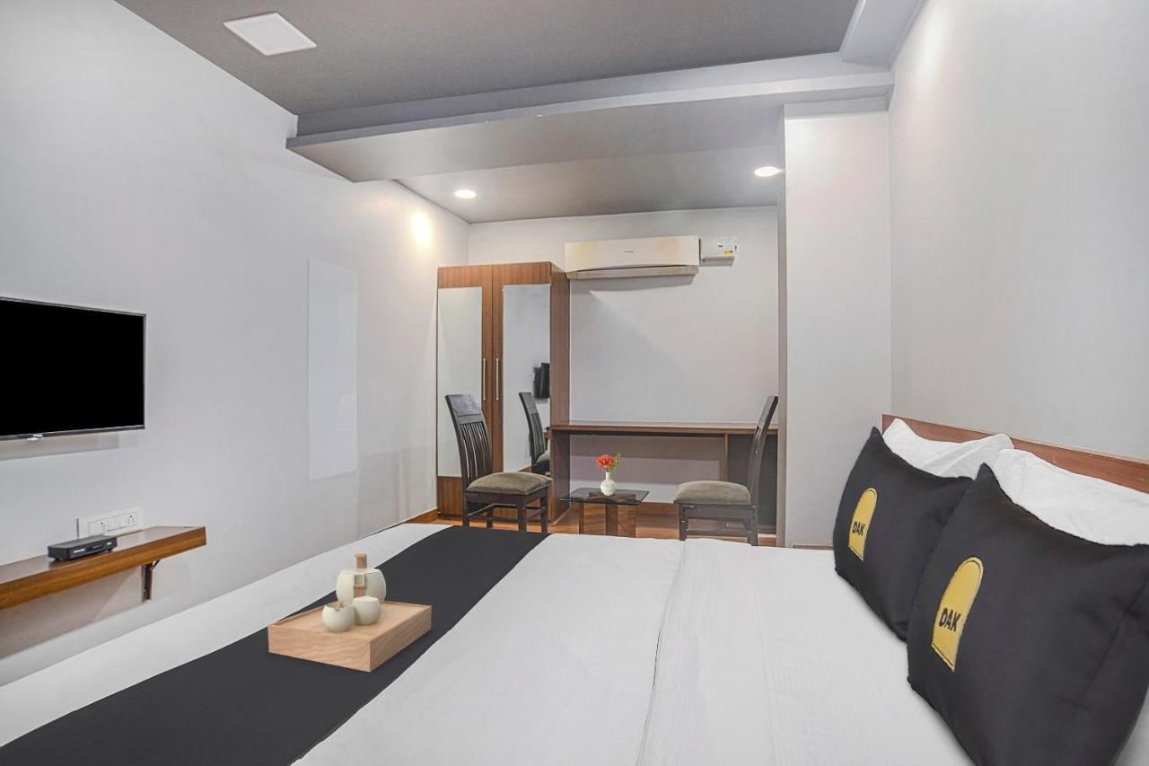 Vaccinated Staff- Townhouse Oak Hotel Silvotel Indore Zewnętrze zdjęcie
