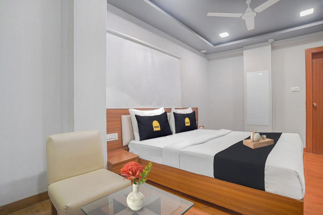 Vaccinated Staff- Townhouse Oak Hotel Silvotel Indore Zewnętrze zdjęcie
