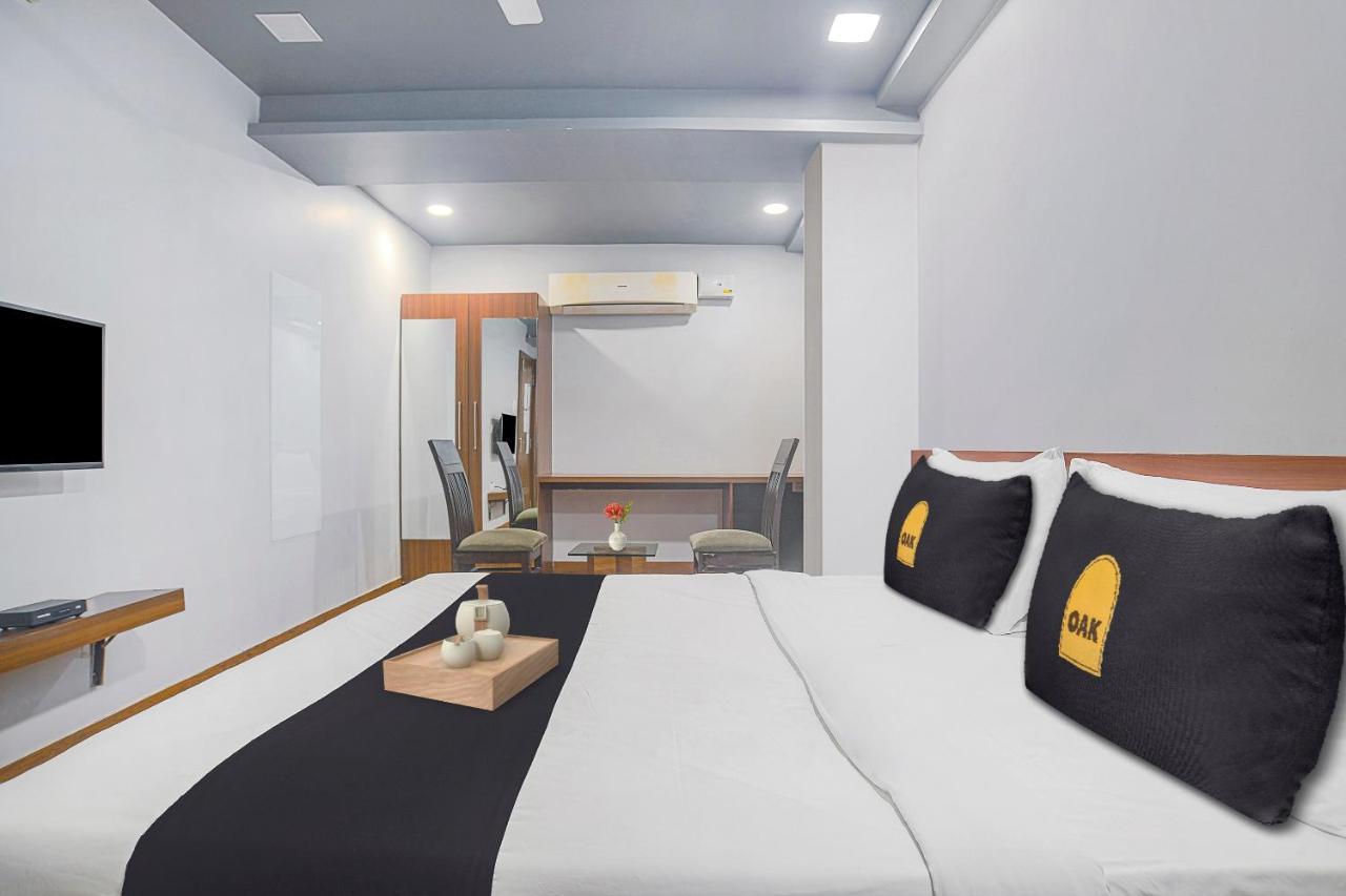 Vaccinated Staff- Townhouse Oak Hotel Silvotel Indore Zewnętrze zdjęcie