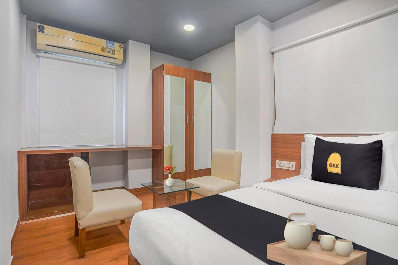 Vaccinated Staff- Townhouse Oak Hotel Silvotel Indore Zewnętrze zdjęcie