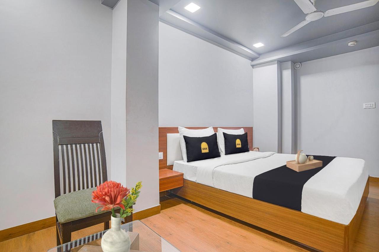 Vaccinated Staff- Townhouse Oak Hotel Silvotel Indore Zewnętrze zdjęcie