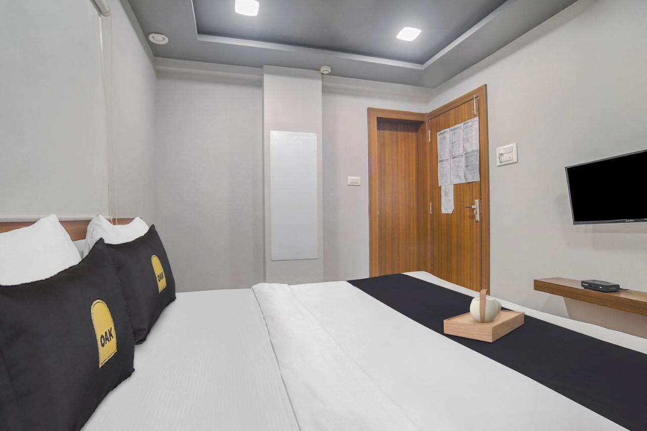 Vaccinated Staff- Townhouse Oak Hotel Silvotel Indore Zewnętrze zdjęcie