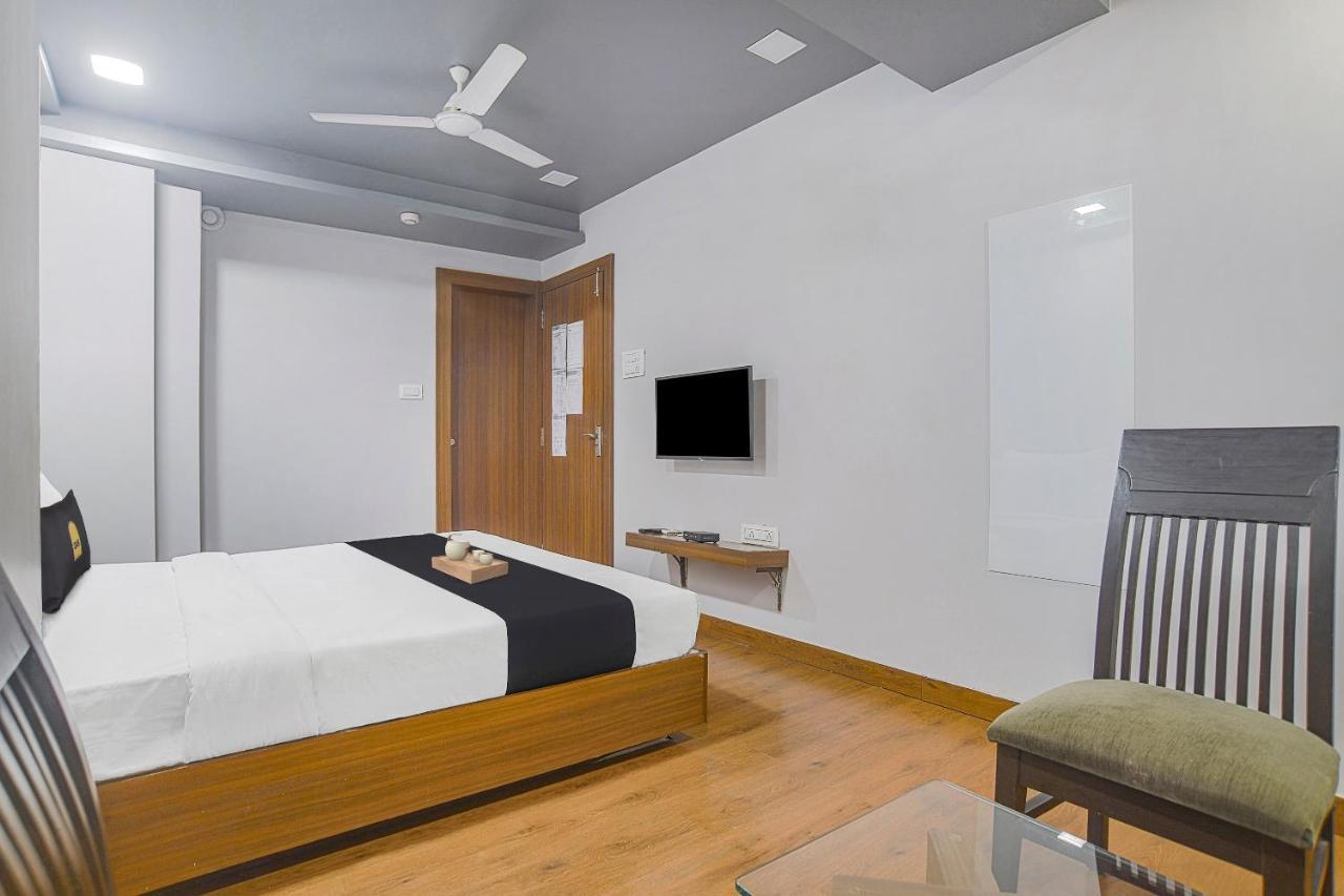 Vaccinated Staff- Townhouse Oak Hotel Silvotel Indore Zewnętrze zdjęcie