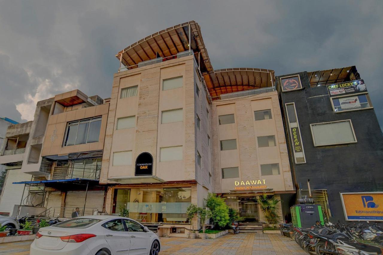 Vaccinated Staff- Townhouse Oak Hotel Silvotel Indore Zewnętrze zdjęcie