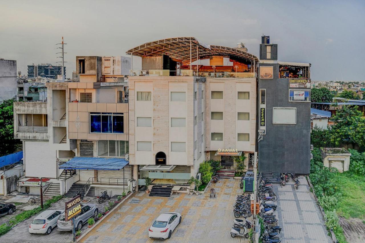 Vaccinated Staff- Townhouse Oak Hotel Silvotel Indore Zewnętrze zdjęcie